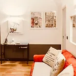 דירה New In Historical Center