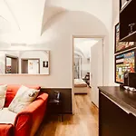 New In Historical Center Apartment Genua