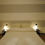 New In Historical Center Apartment Genua